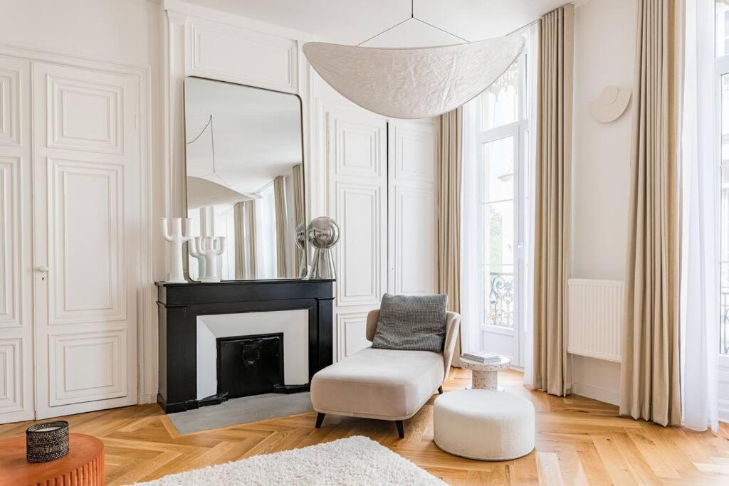 Beige Hospitalite - Apotheose Luxueux- 3 Chambres - Parking Prive サン・テティエンヌ エクステリア 写真