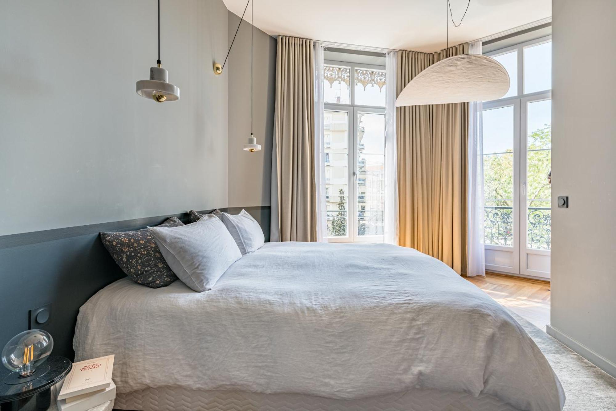Beige Hospitalite - Apotheose Luxueux- 3 Chambres - Parking Prive サン・テティエンヌ エクステリア 写真